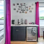 Holiday home 11 Beds 6 Full Baths 5 Minutes To Downtown