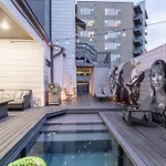 Luxury House - Heated Pool - In The Gulch - Walk Anywhere *