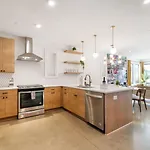 11 Beds 6 Full Baths With Rooftop Deck
