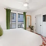 Holiday home 11 Beds 6 Full Baths With Rooftop Deck