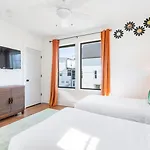 11 Beds 6 Full Baths With Rooftop Deck Holiday home Nashville