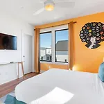 Holiday home 11 Beds 6 Full Baths With Rooftop Deck