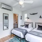 11 Beds 6 Full Baths 5 Minutes To Downtown