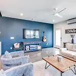 11 Beds 6 Full Baths 5 Minutes To Downtown