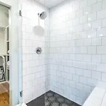 11 Beds 6 Full Baths 5 Minutes To Downtown