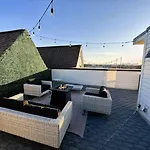 Gorgeous Rooftop Deck 3 Bdrs 3 Baths Holiday home Nashville