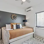 Gorgeous Rooftop Deck 3 Bdrs 3 Baths Nashville