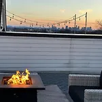 Holiday home Gorgeous Rooftop Deck 3 Bdrs 3 Baths
