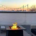 Gorgeous Home Rooftop Deck 3 Bdrs 3 Baths