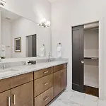 Gorgeous Rooftop Deck 3 Bdrs 3 Baths Holiday home Nashville