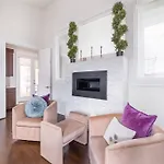 Luxury House - Heated Pool - In The Gulch - Walk Anywhere Holiday home *