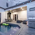 Luxury House - Heated Pool - In The Gulch - Walk Anywhere *