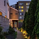 Luxury House - Heated Pool - In The Gulch - Walk Anywhere Holiday home Nashville