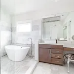 Luxury House - Heated Pool - In The Gulch - Walk Anywhere Nashville