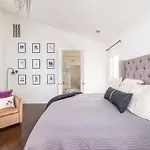 Luxury House - Heated Pool - In The Gulch - Walk Anywhere Holiday home *