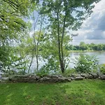 Holiday home Stunning Riverfront Getaway In Downtown