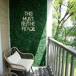 Stunning Riverfront Getaway In Downtown Nashville