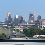 Holiday home Delight - Fun Murals & Downtown Views *