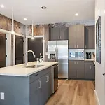 Walk To Nightlife, Vanderbilt, Minutes To Broadway *