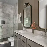 Holiday home Cool Townhouse Close To Downtown *