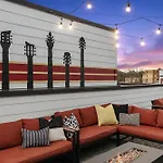Holiday home Cool Townhouse Close To Downtown *