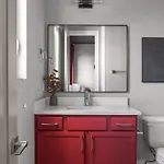 Cool Townhouse Close To Downtown