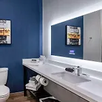 Cambria Airport Hotel 5*