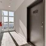 Stunning Nations Minutes From Broadway Apartment