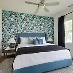 The Harper House - Beautifully Designed, Rooftop