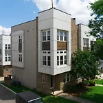 The Harper House - Beautifully Designed, Rooftop