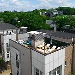 The Harper House - Beautifully Designed, Rooftop Holiday home Nashville