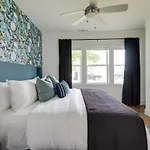 The Harper House - Beautifully Designed, Rooftop Holiday home *