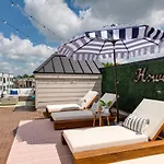 The Harper House - Beautifully Designed, Rooftop *