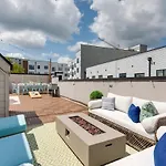The Harper House - Beautifully Designed, Rooftop Holiday home *