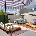The Harper House - Beautifully Designed, Rooftop Holiday home Nashville