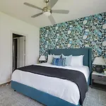 The Harper House - Beautifully Designed, Rooftop
