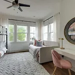 The Harper House - Beautifully Designed, Rooftop Holiday home *