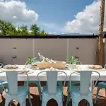 The Harper House - Beautifully Designed, Rooftop Holiday home *