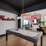 The Harper House - Beautifully Designed, Rooftop Holiday home