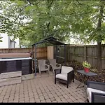 Lux East Nash-hot Tub & Rooftop Patio