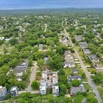 Holiday home Lux East Nash-hot Tub & Rooftop Patio *