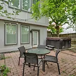 Lux East Nash-hot Tub & Rooftop Patio