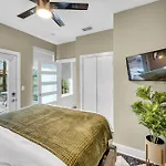 Lux East Nash-hot Tub & Rooftop Patio *