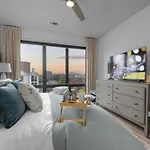 Elegant Corner Penthouse With Private Balcony, Skyline Views, Pool, And Gym Apartment Nashville