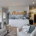 Elegant Corner Penthouse With Private Balcony, Skyline Views, Pool, And Gym * Nashville