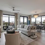 Elegant Corner Penthouse With Private Balcony, Skyline Views, Pool, And Gym * Nashville