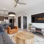 Holiday home Walk To Nightlife, Vanderbilt, Minutes To Broadway *