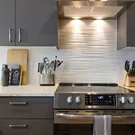 Walk To Nightlife, Vanderbilt, Minutes To Broadway Holiday home *