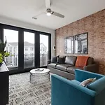 Walk To Nightlife, Vanderbilt, Minutes To Broadway Holiday home *