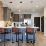 Holiday home Walk To Nightlife, Vanderbilt, Minutes To Broadway Nashville